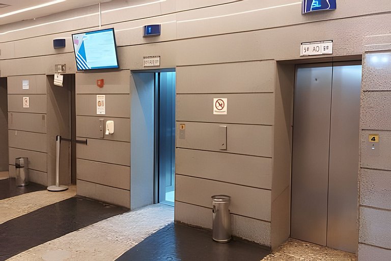 Studio Premium no Centro em frente ao Metrô e VLT