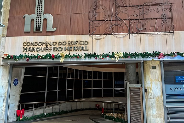 Studio Premium no Centro em frente ao Metrô e VLT