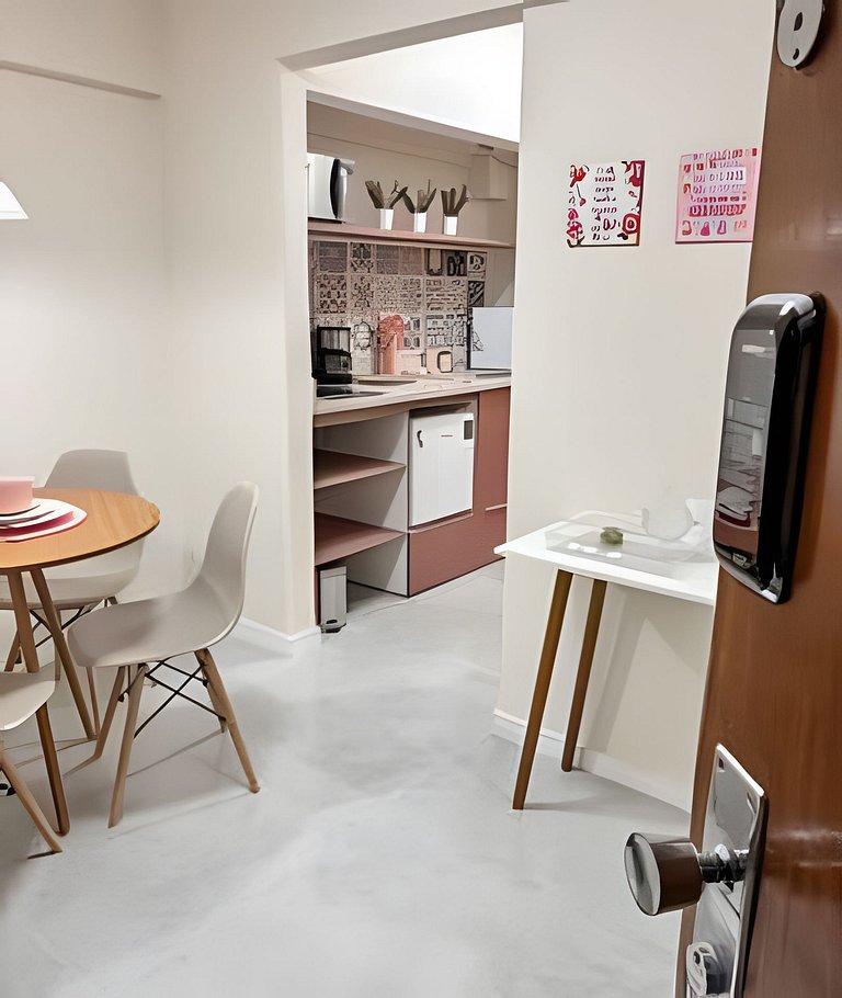 Studio charmoso para até 4 pessoas Centro + Metrô