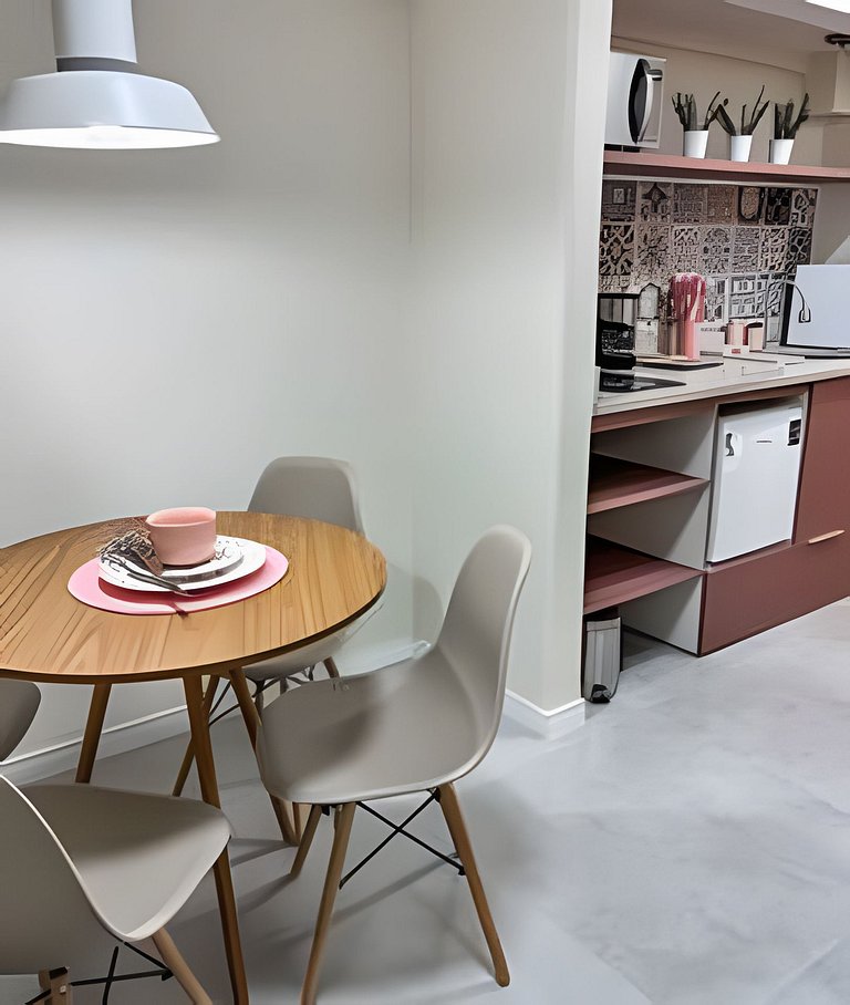 Studio charmoso para até 4 pessoas Centro + Metrô