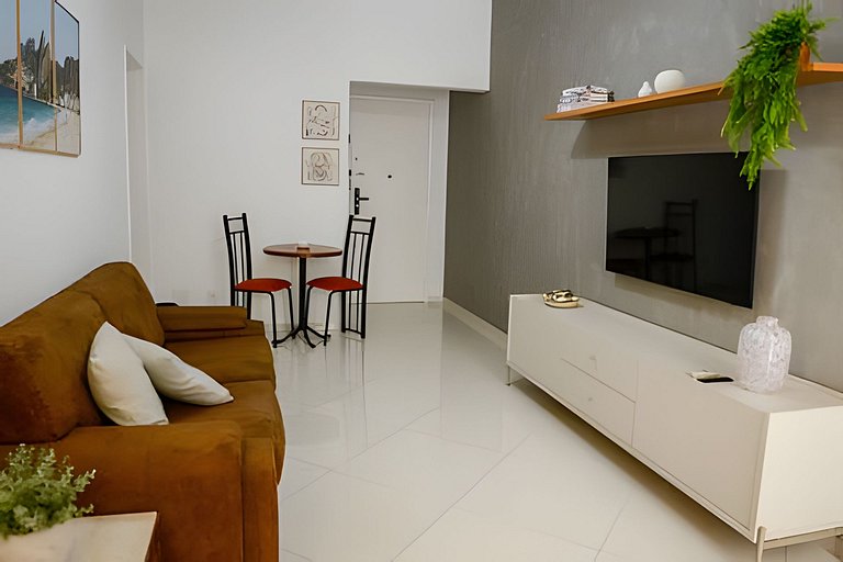 Confortável 2 quartos com vaga de garagem em Copa