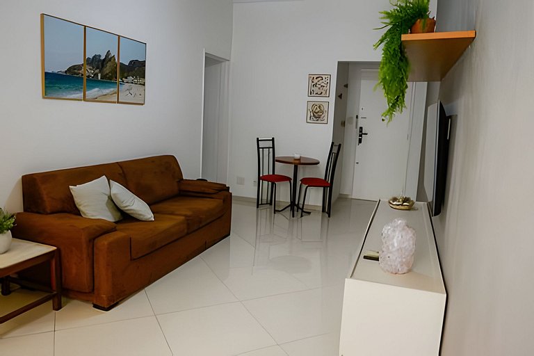 Confortável 2 quartos com vaga de garagem em Copa