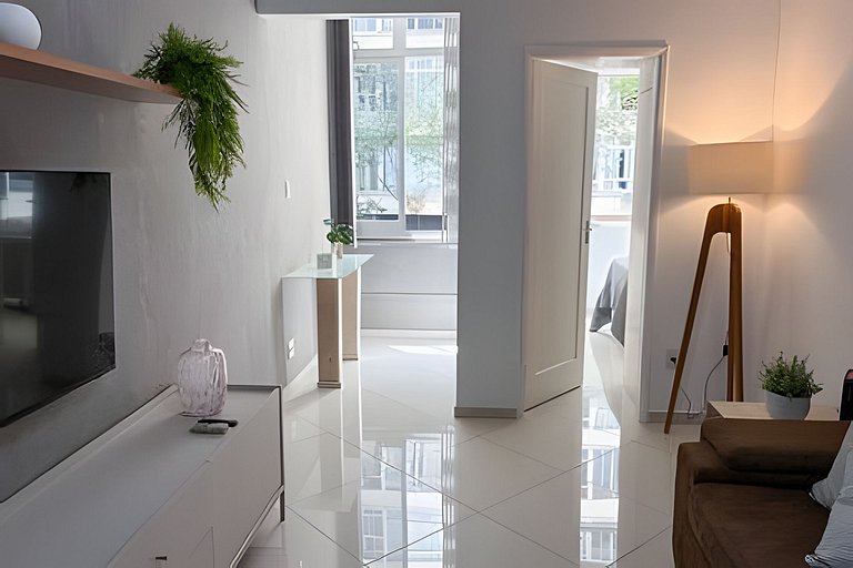 Confortável 2 quartos com vaga de garagem em Copa