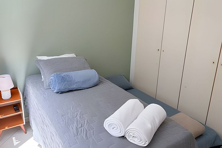 Confortável 2 quartos com vaga de garagem em Copa