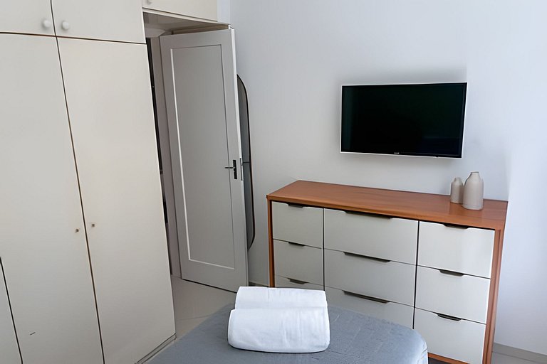 Confortável 2 quartos com vaga de garagem em Copa