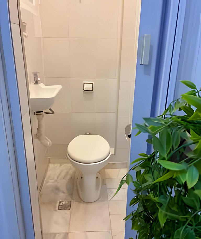 Confortável 2 quartos com vaga de garagem em Copa