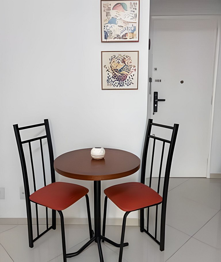 Confortável 2 quartos com vaga de garagem em Copa