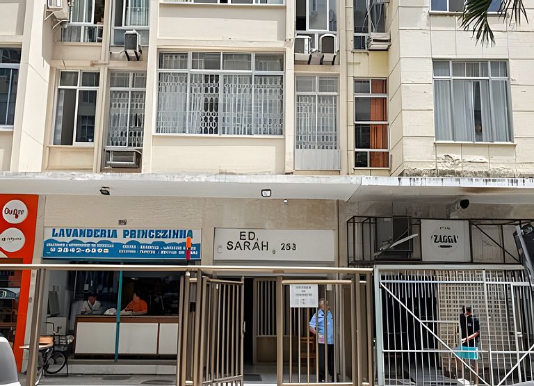 Confortável 2 quartos com vaga de garagem em Copa